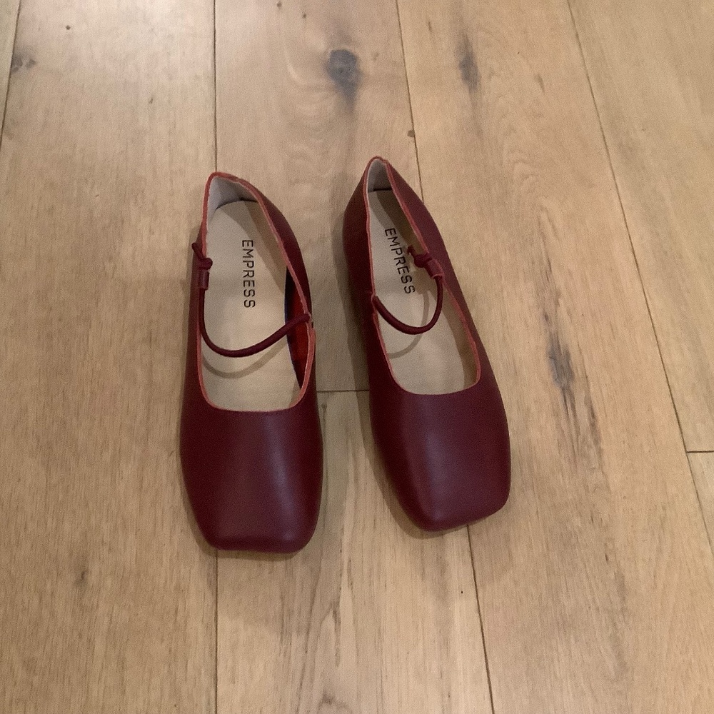 Empress Square Toe Flats - Size 5 - New